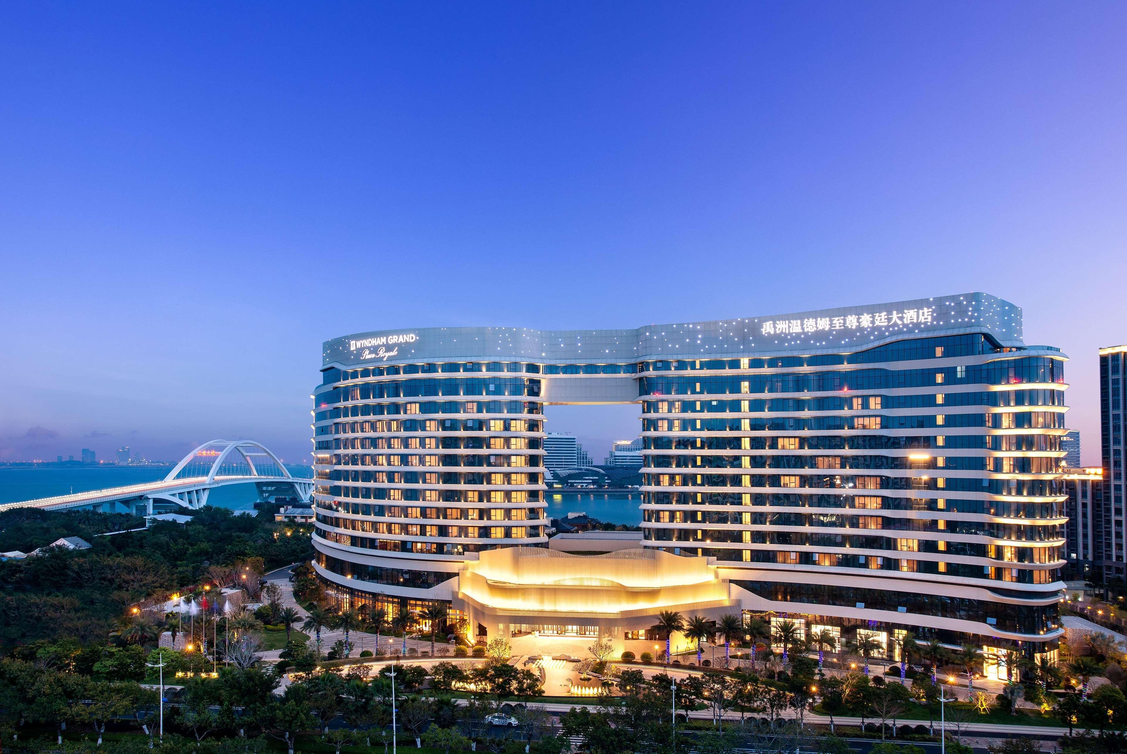 Wyndham Grand Plaza Royale Yuzhou Xiamen Wuyuan Bay Hotell Exteriör bild