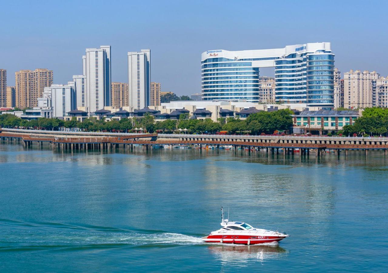 Wyndham Grand Plaza Royale Yuzhou Xiamen Wuyuan Bay Hotell Exteriör bild