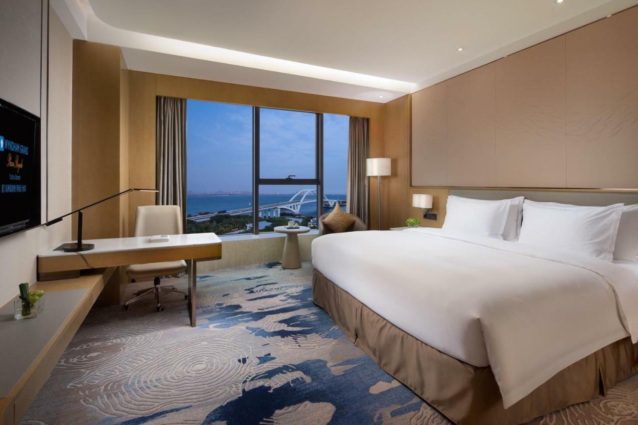 Wyndham Grand Plaza Royale Yuzhou Xiamen Wuyuan Bay Hotell Exteriör bild